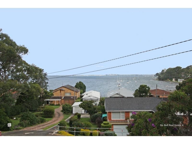 13 Ambrose Street, Carey Bay NSW 2283