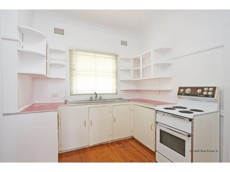 13 Ambrose Street, Carey Bay NSW 2283