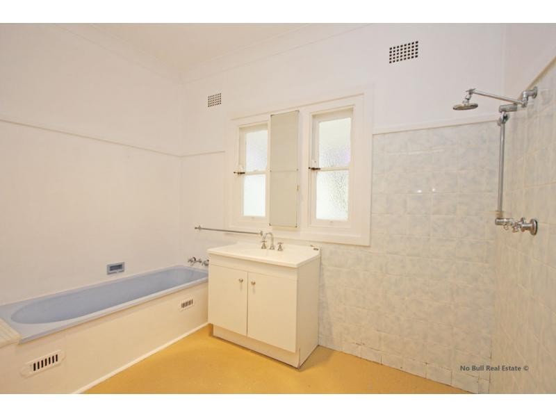 13 Ambrose Street, Carey Bay NSW 2283