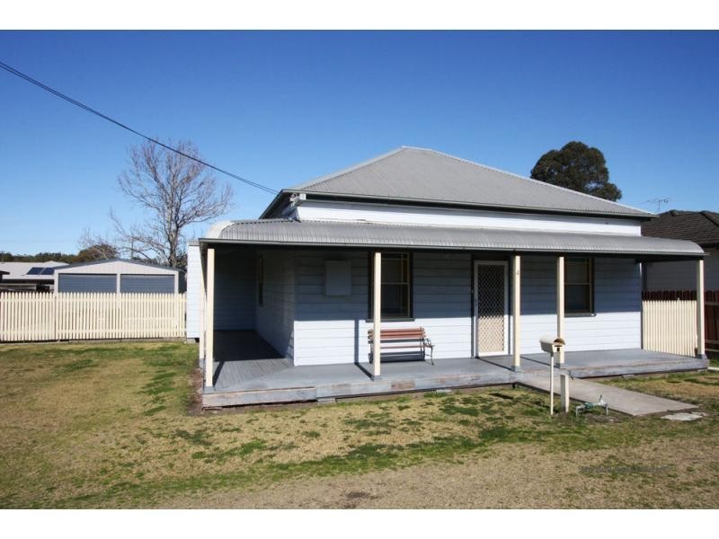 4 Earl Street, Holmesville NSW 2286