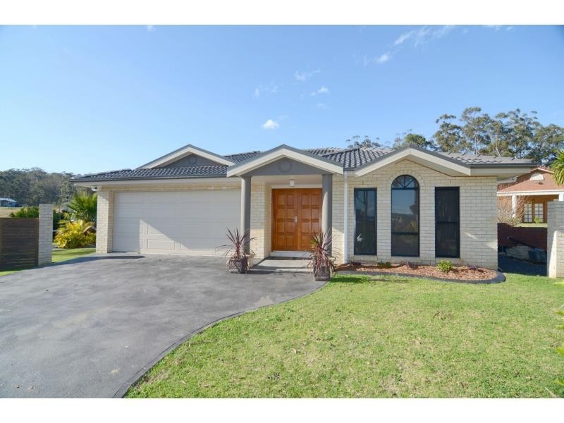 9 Albacore Crescent, Eden NSW 2551
