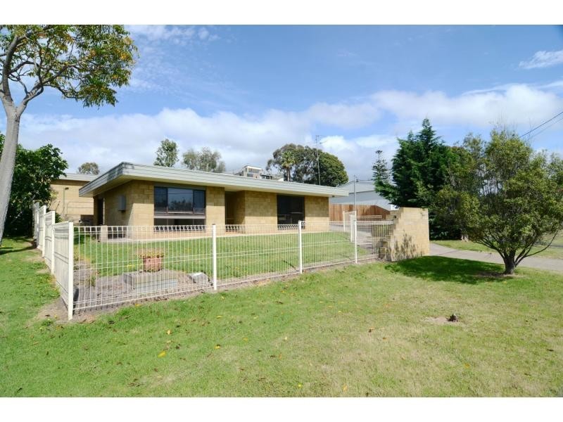 Duplex 1/13 Maling Street, Eden NSW 2551