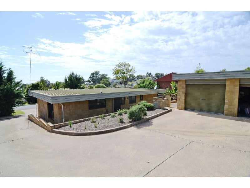 Duplex 1/13 Maling Street, Eden NSW 2551