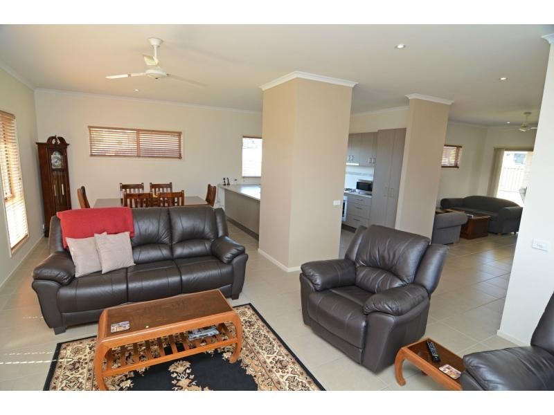 9 Wave Street, Eden NSW 2551