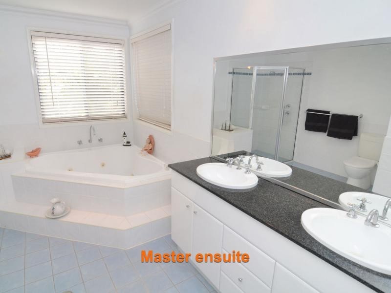 10 Kingfisher Circuit, Eden NSW 2551