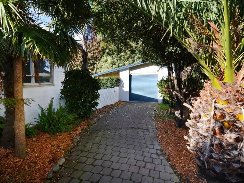 64 Princes Highway, Eden NSW 2551