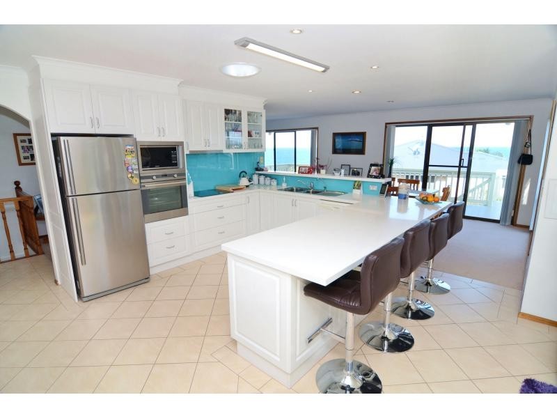 8 Beachview Court, Tura Beach NSW 2548