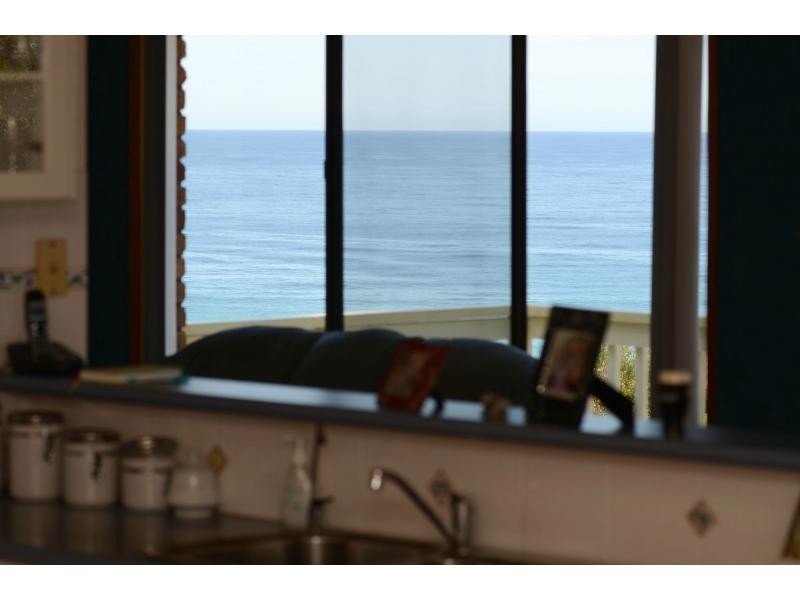 8 Beachview Court, Tura Beach NSW 2548