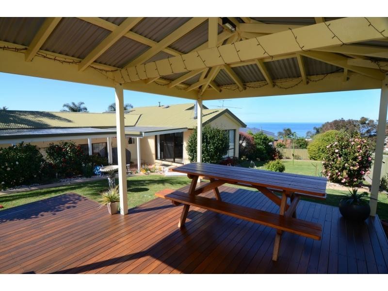 8 Beachview Court, Tura Beach NSW 2548