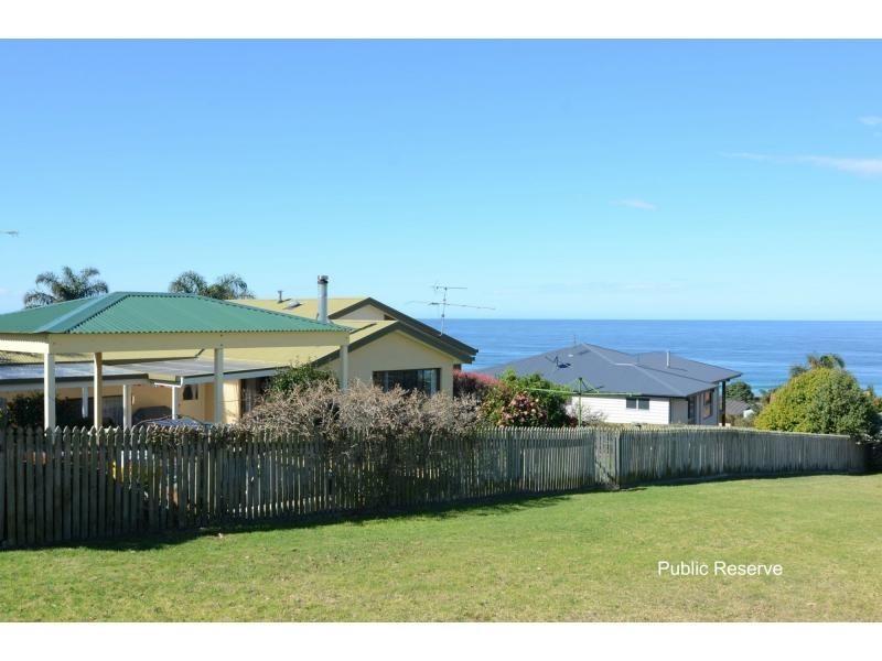 8 Beachview Court, Tura Beach NSW 2548
