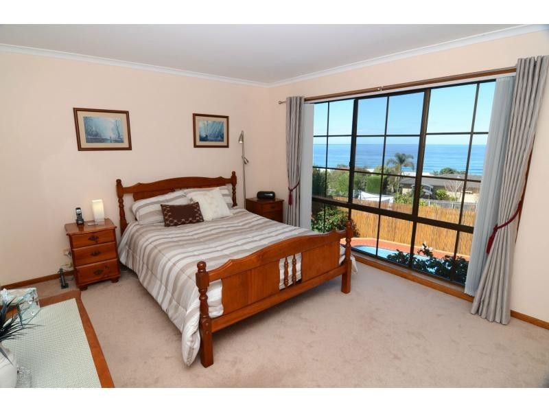 8 Beachview Court, Tura Beach NSW 2548