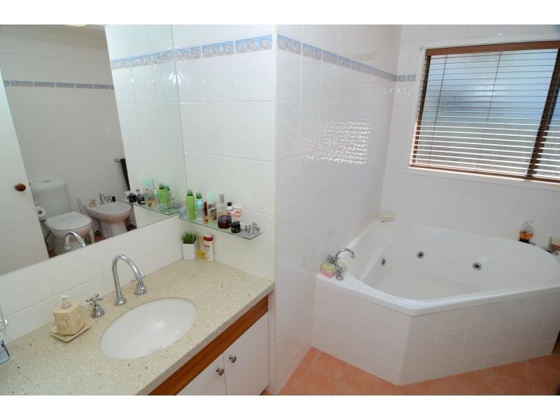 8 Beachview Court, Tura Beach NSW 2548