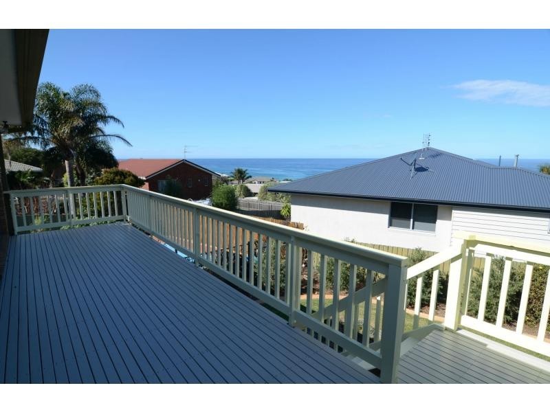 8 Beachview Court, Tura Beach NSW 2548