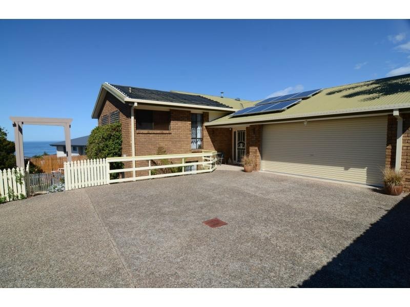 8 Beachview Court, Tura Beach NSW 2548