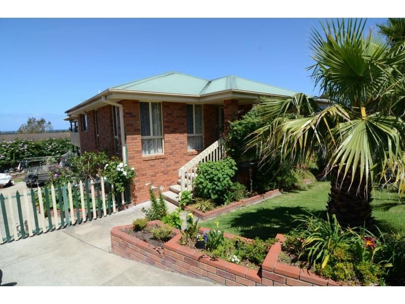6 Hollydale Place, Eden NSW 2551