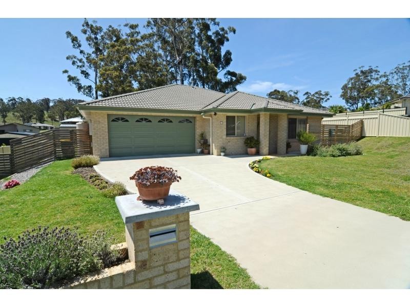 5 Albacore Crescent, Eden NSW 2551