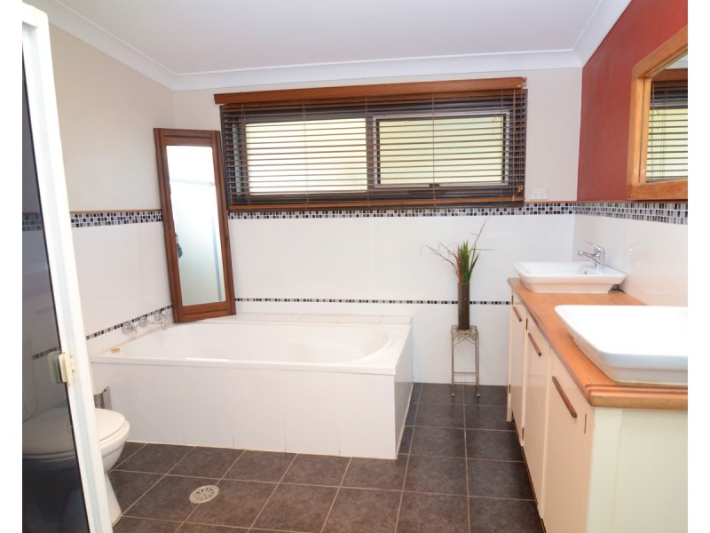 999 Back Creek Rd, Lochiel NSW 2549