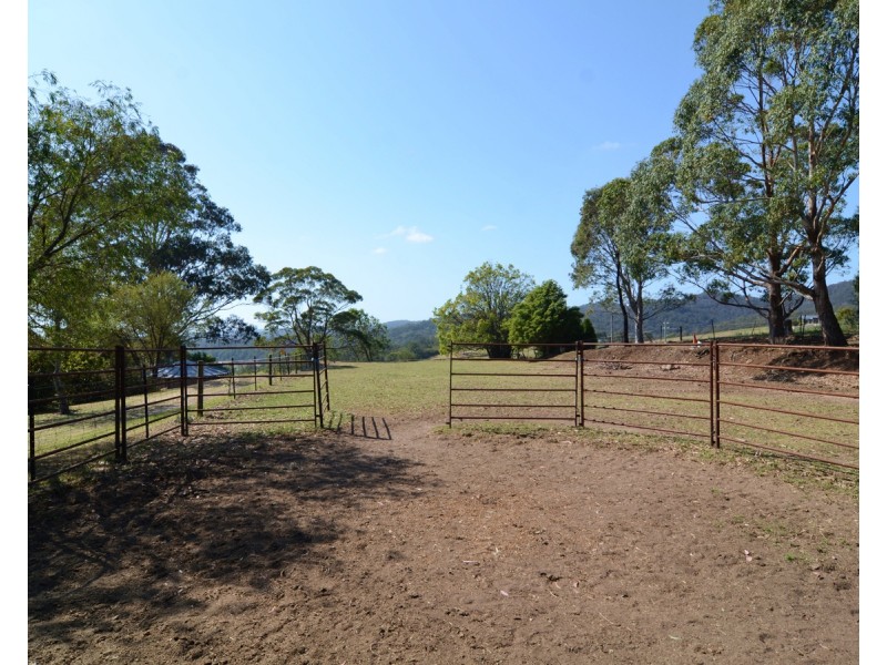 999 Back Creek Rd, Lochiel NSW 2549