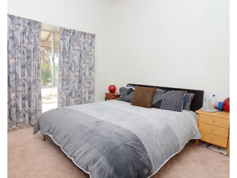999 Back Creek Rd, Lochiel NSW 2549
