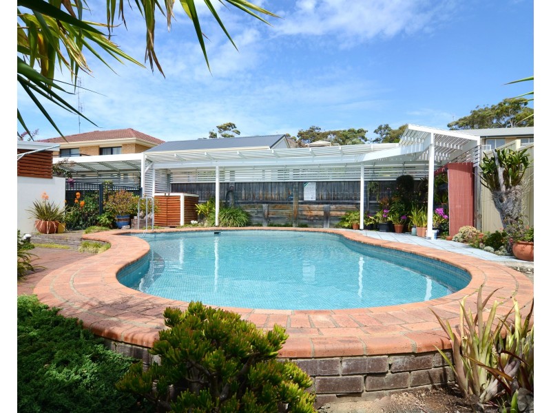 1 Caldy Pl, Tura Beach NSW 2548