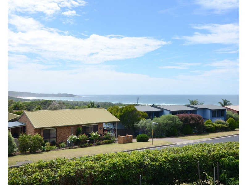1 Caldy Pl, Tura Beach NSW 2548