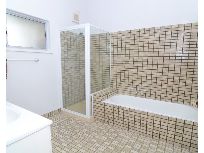 1 Caldy Pl, Tura Beach NSW 2548