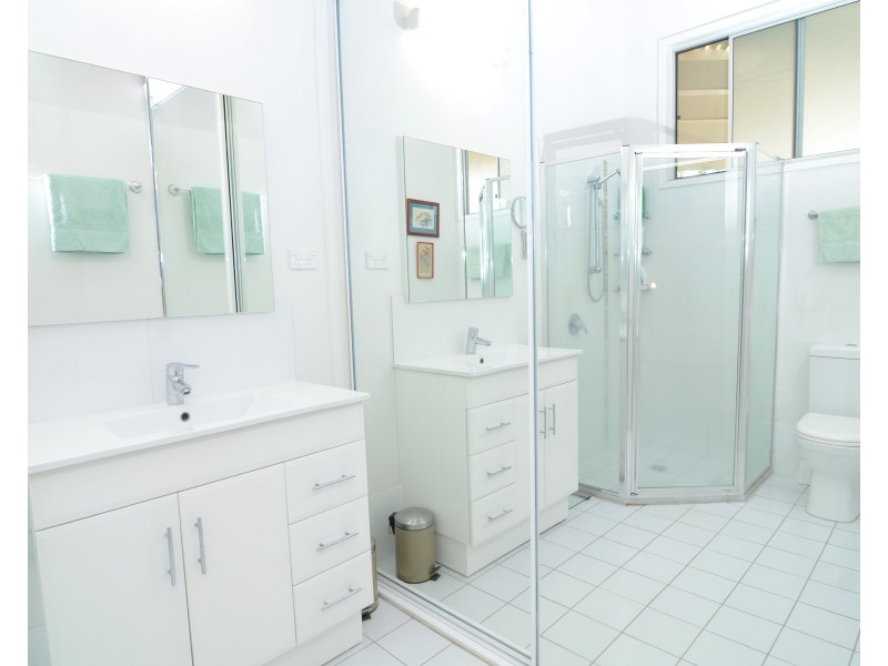 1 Caldy Pl, Tura Beach NSW 2548