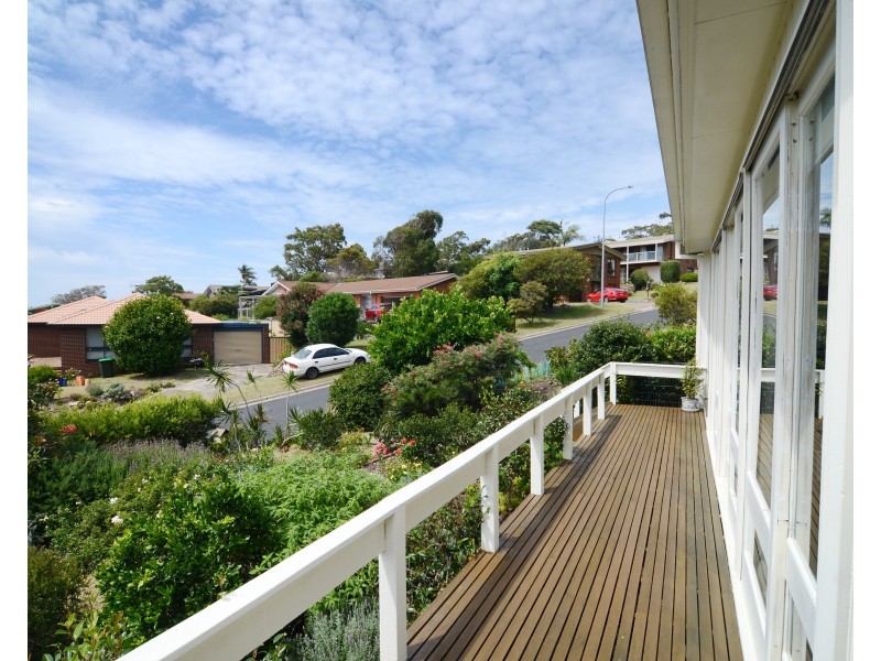 1 Caldy Pl, Tura Beach NSW 2548