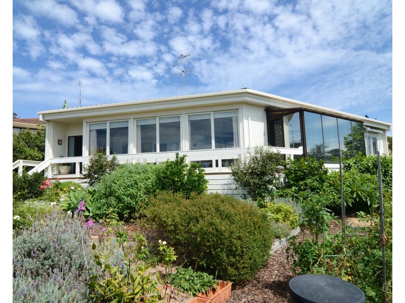 1 Caldy Pl, Tura Beach NSW 2548