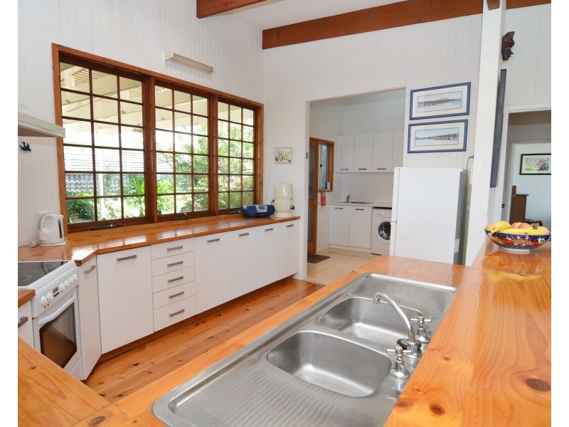 1 Caldy Pl, Tura Beach NSW 2548