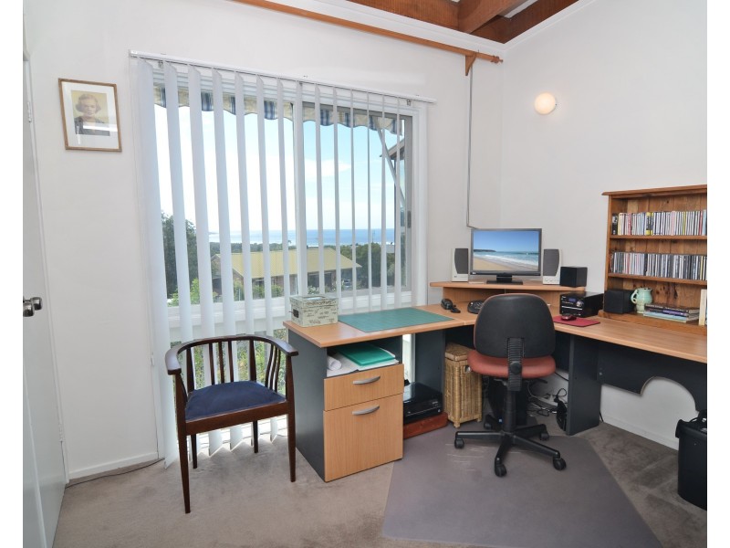 1 Caldy Pl, Tura Beach NSW 2548