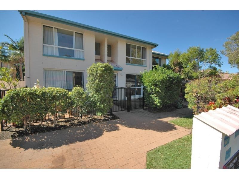 Unit 2/96 Amarina Avenue, Mooloolaba QLD 4557