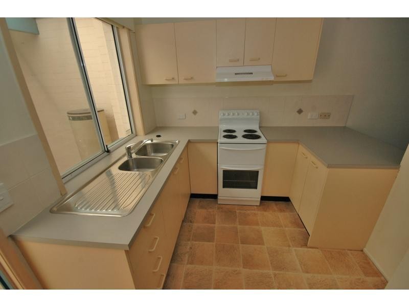 Unit 2/96 Amarina Avenue, Mooloolaba QLD 4557