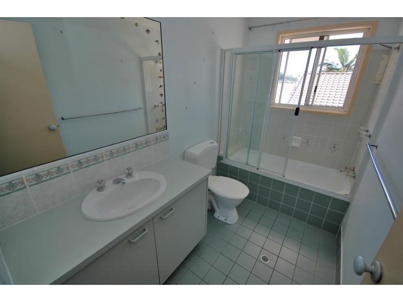 Unit 2/96 Amarina Avenue, Mooloolaba QLD 4557