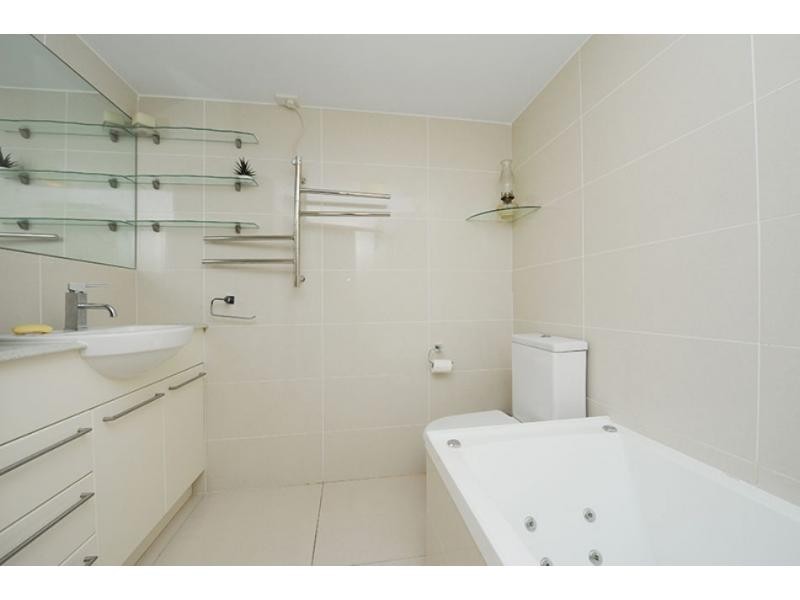 4/71 Bradman Avenue, Maroochydore QLD 4558