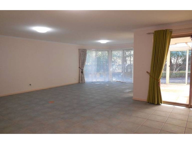 40 Wattlebird Drive, Twin Waters QLD 4564