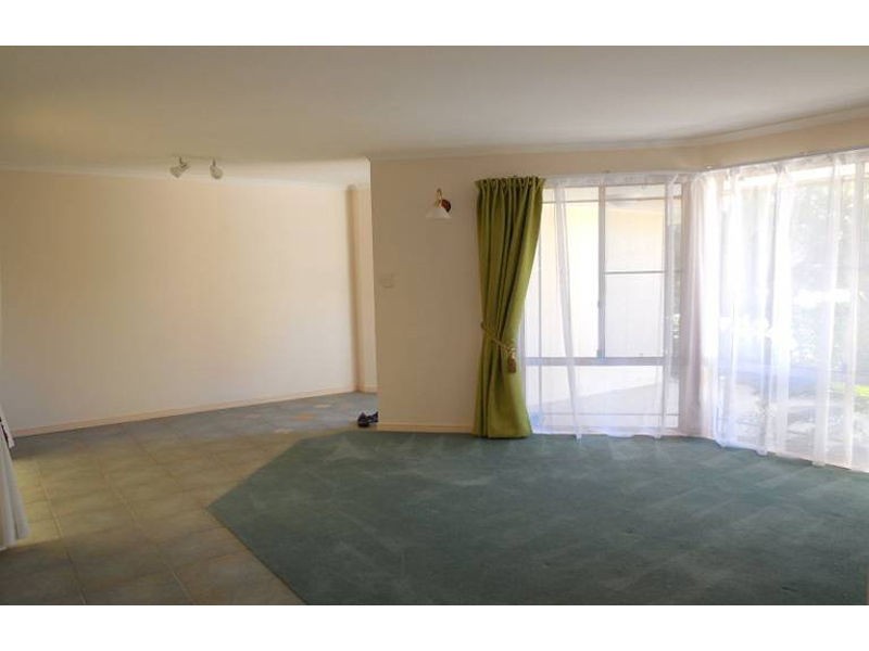 40 Wattlebird Drive, Twin Waters QLD 4564