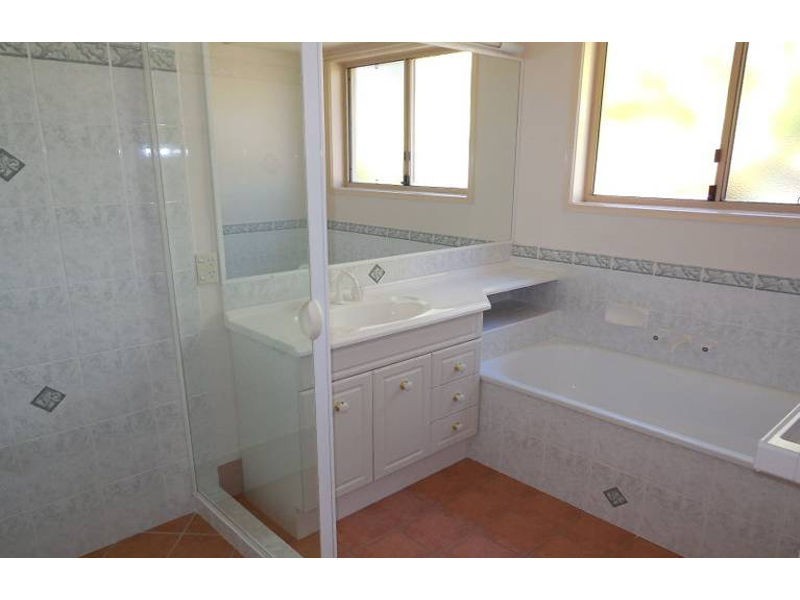 40 Wattlebird Drive, Twin Waters QLD 4564