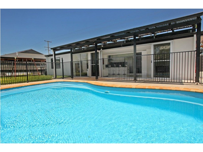 73 Nicklin Way, Warana QLD 4575