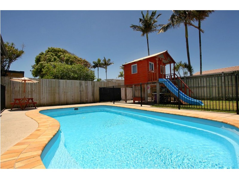 73 Nicklin Way, Warana QLD 4575