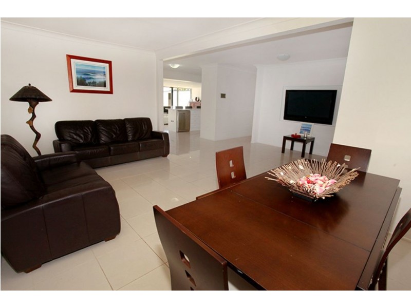 73 Nicklin Way, Warana QLD 4575