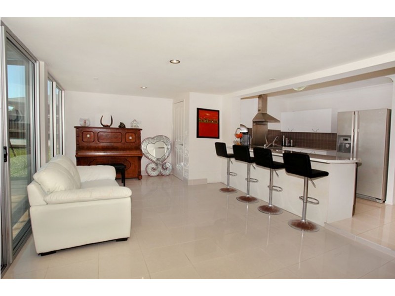 73 Nicklin Way, Warana QLD 4575