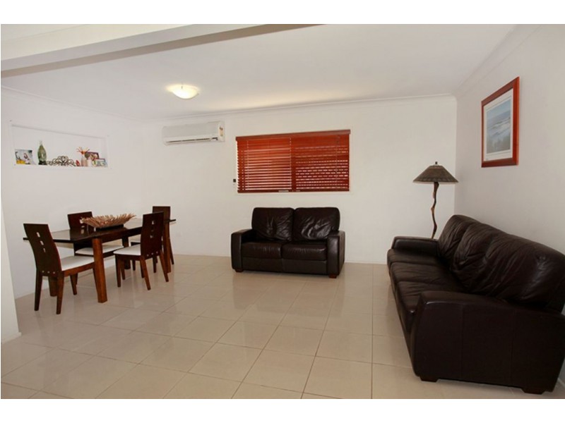 73 Nicklin Way, Warana QLD 4575