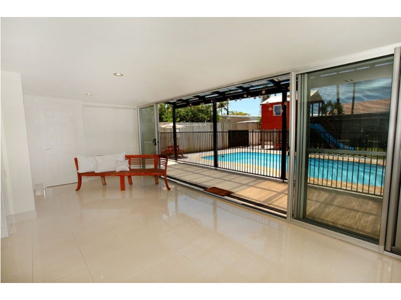 73 Nicklin Way, Warana QLD 4575