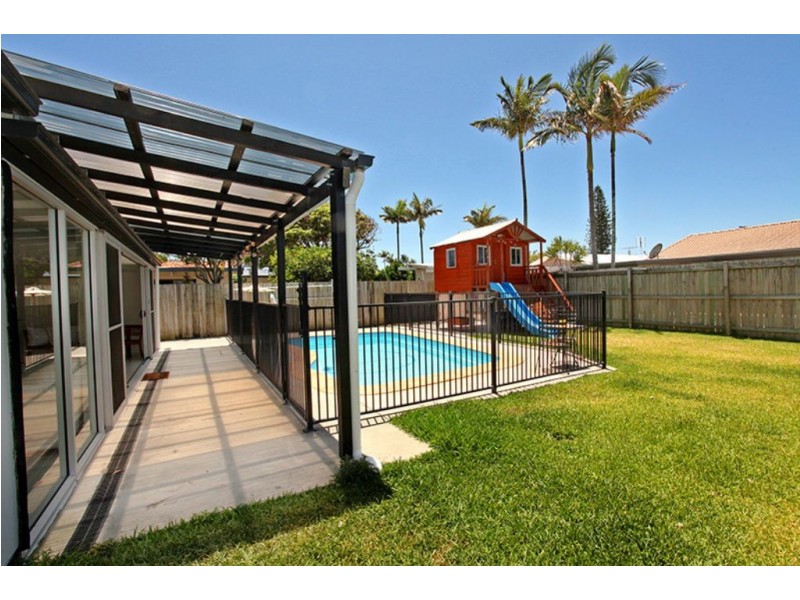 73 Nicklin Way, Warana QLD 4575