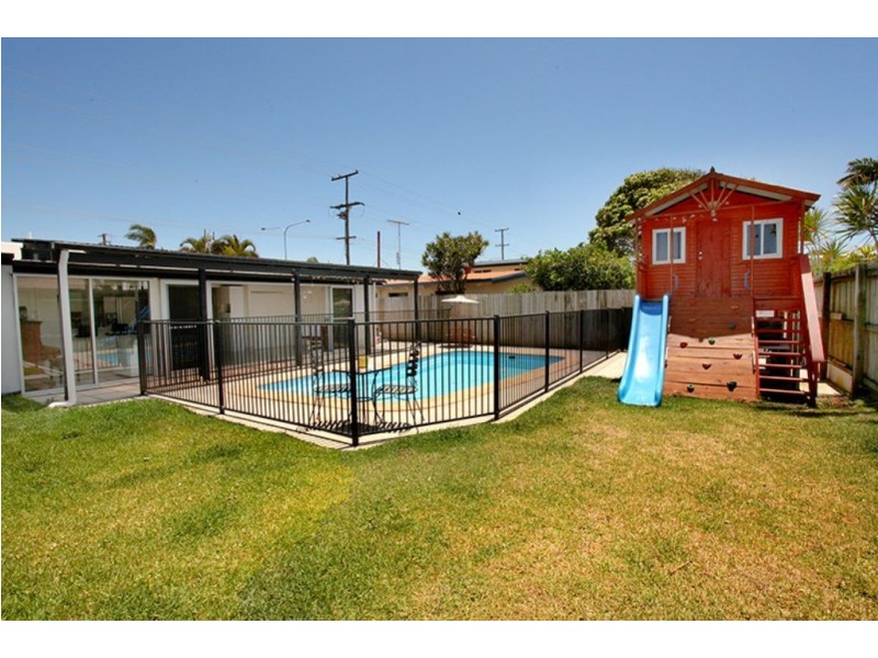 73 Nicklin Way, Warana QLD 4575