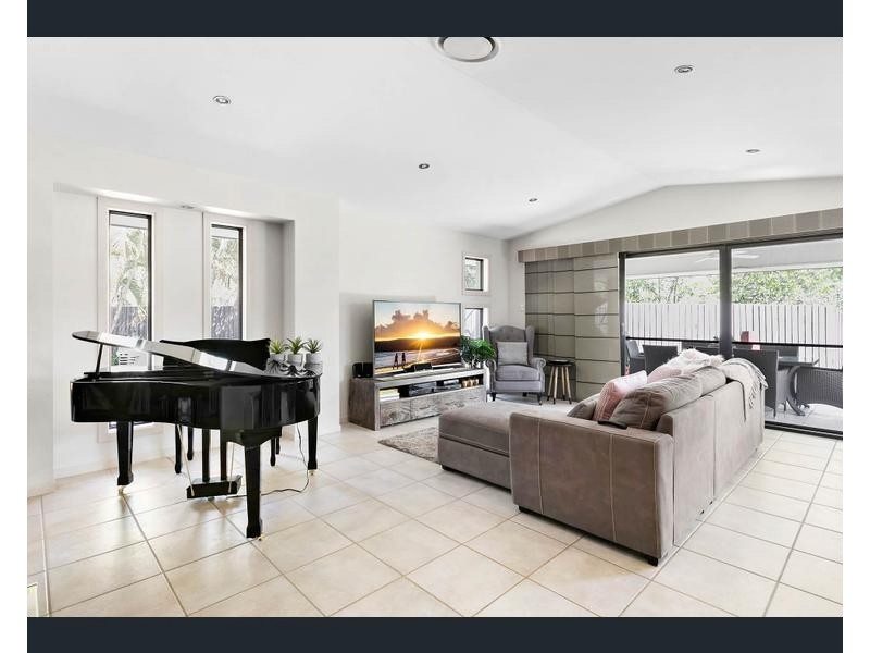 52 Mannikin Rd, Tanawha QLD 4556