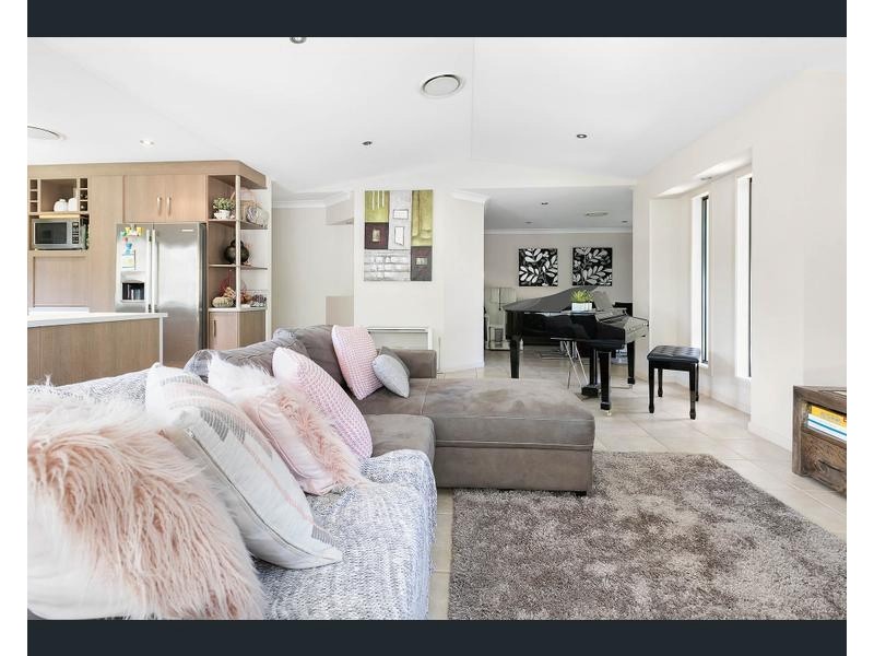 52 Mannikin Rd, Tanawha QLD 4556