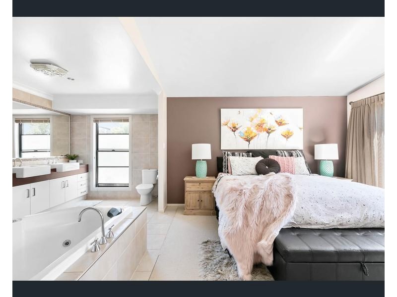 52 Mannikin Rd, Tanawha QLD 4556