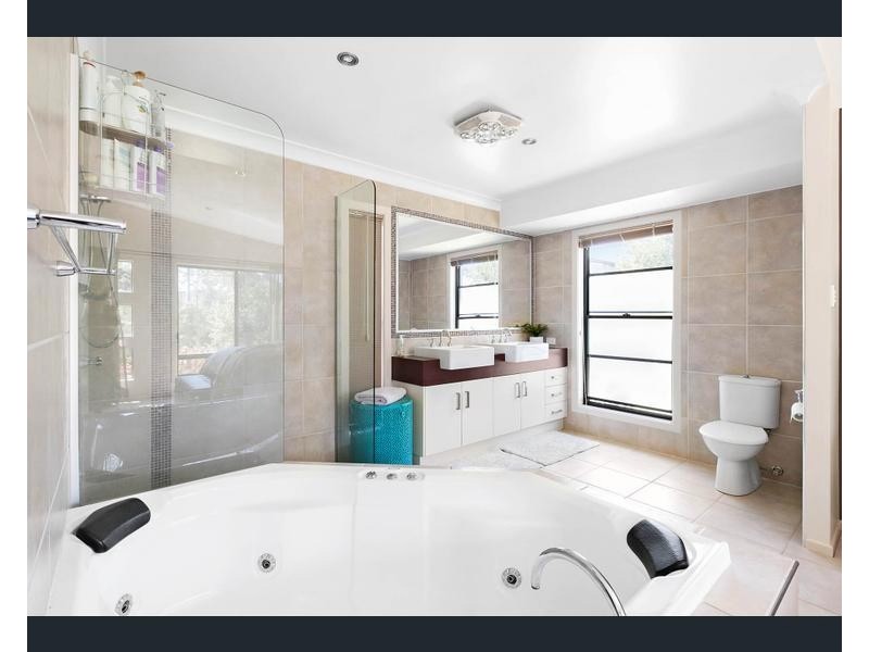 52 Mannikin Rd, Tanawha QLD 4556